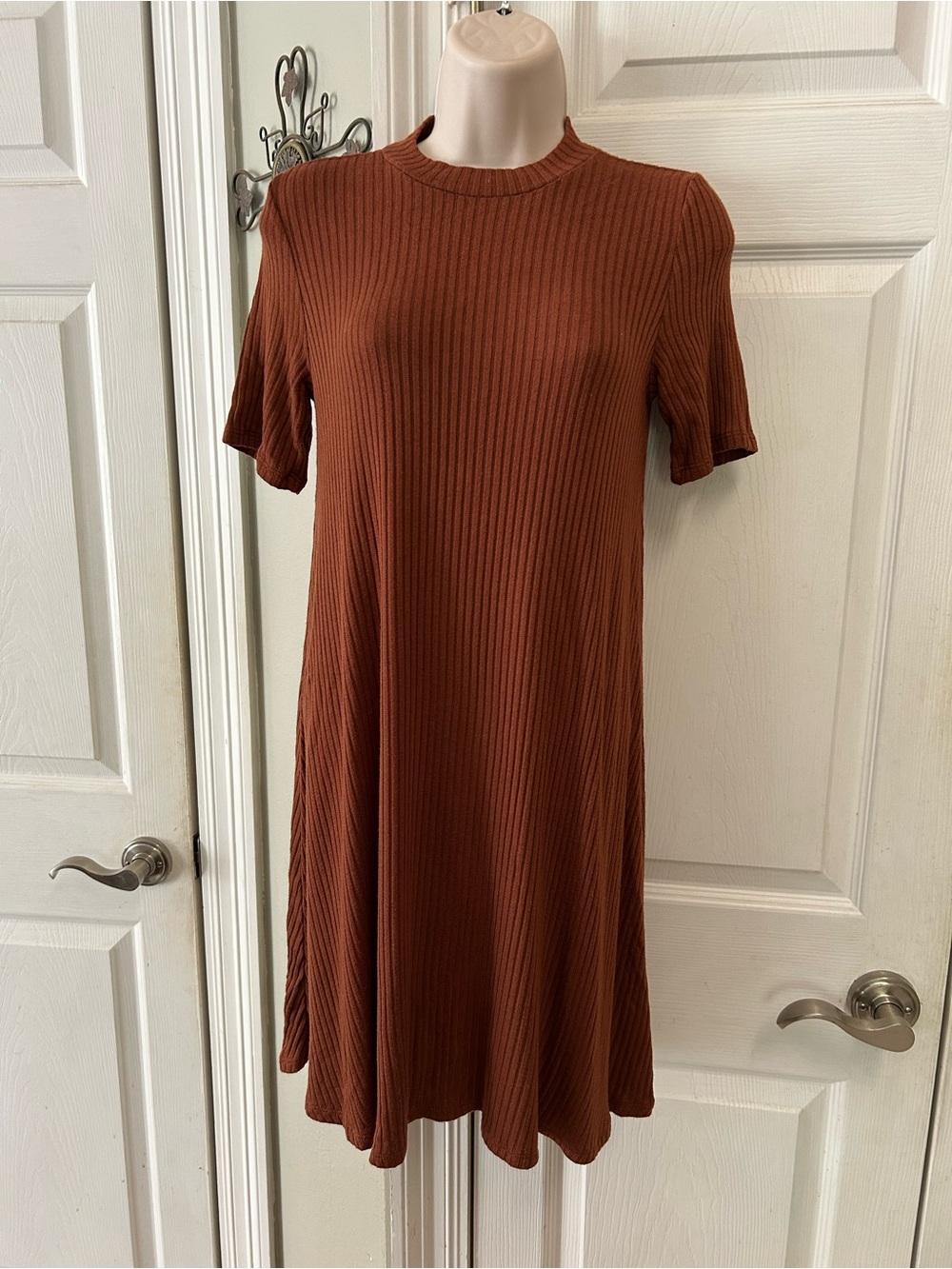 American Eagle Outfitters XS Ribbed Short Sleeve Swing Dress Rust Open Back FALL